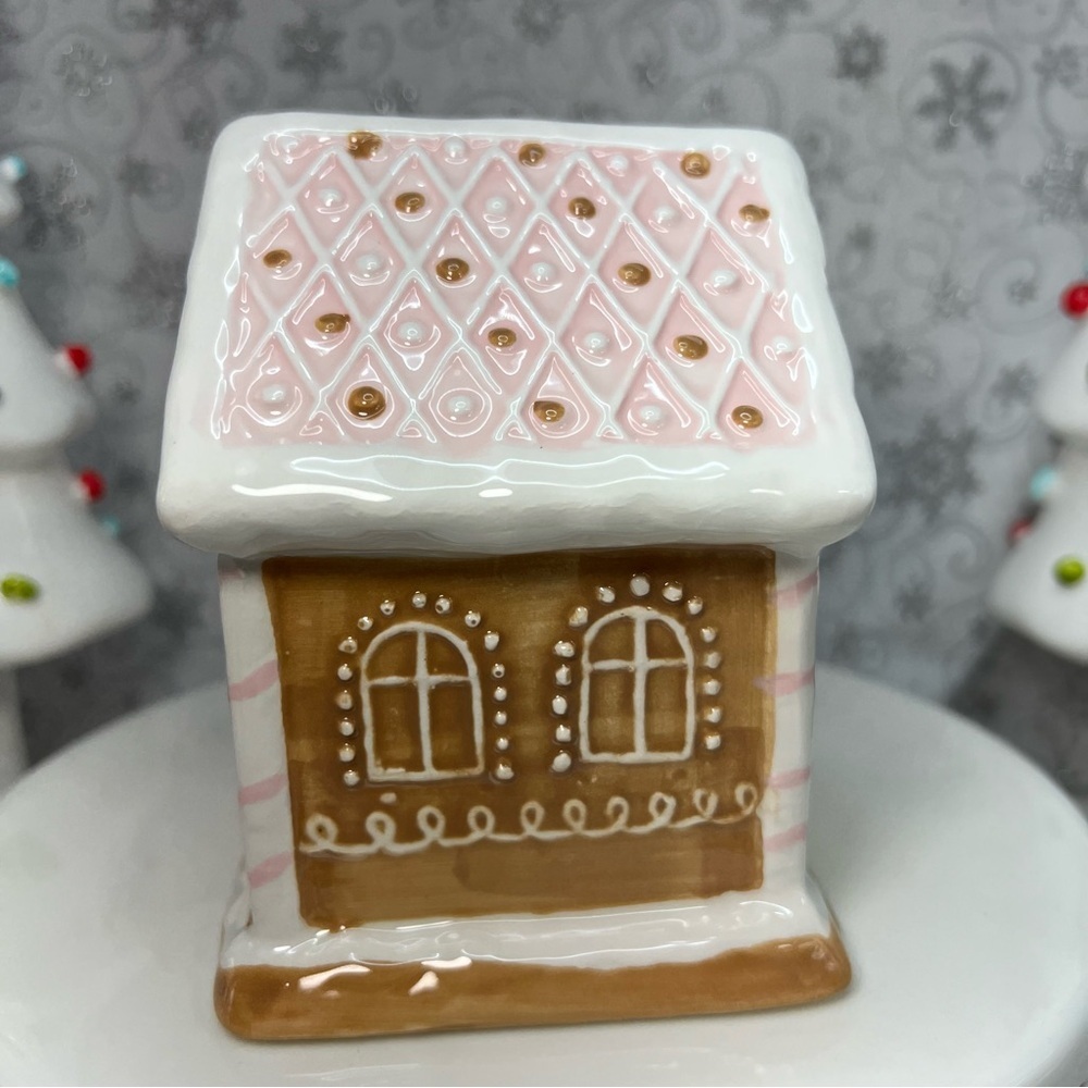 Christmas Pastel Pink Ceramic Gingerbread Soap Dispenser & Dish Scrubby Holder - Picture 8 of 12